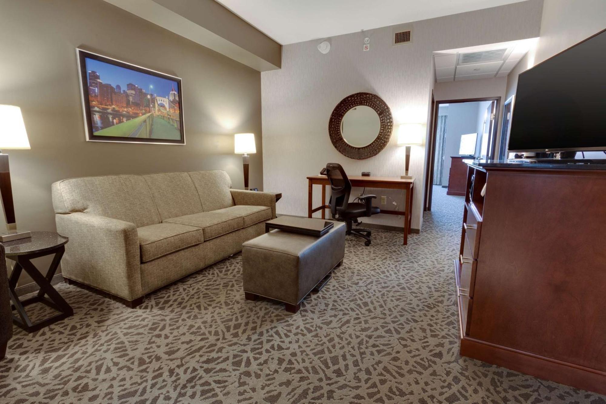 Hotel Drury & Airport Settlers Ridge 3*