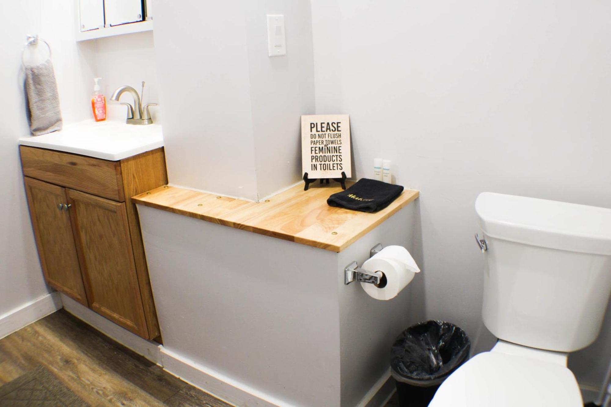 2br - Parking - 5 Min To North Shore!