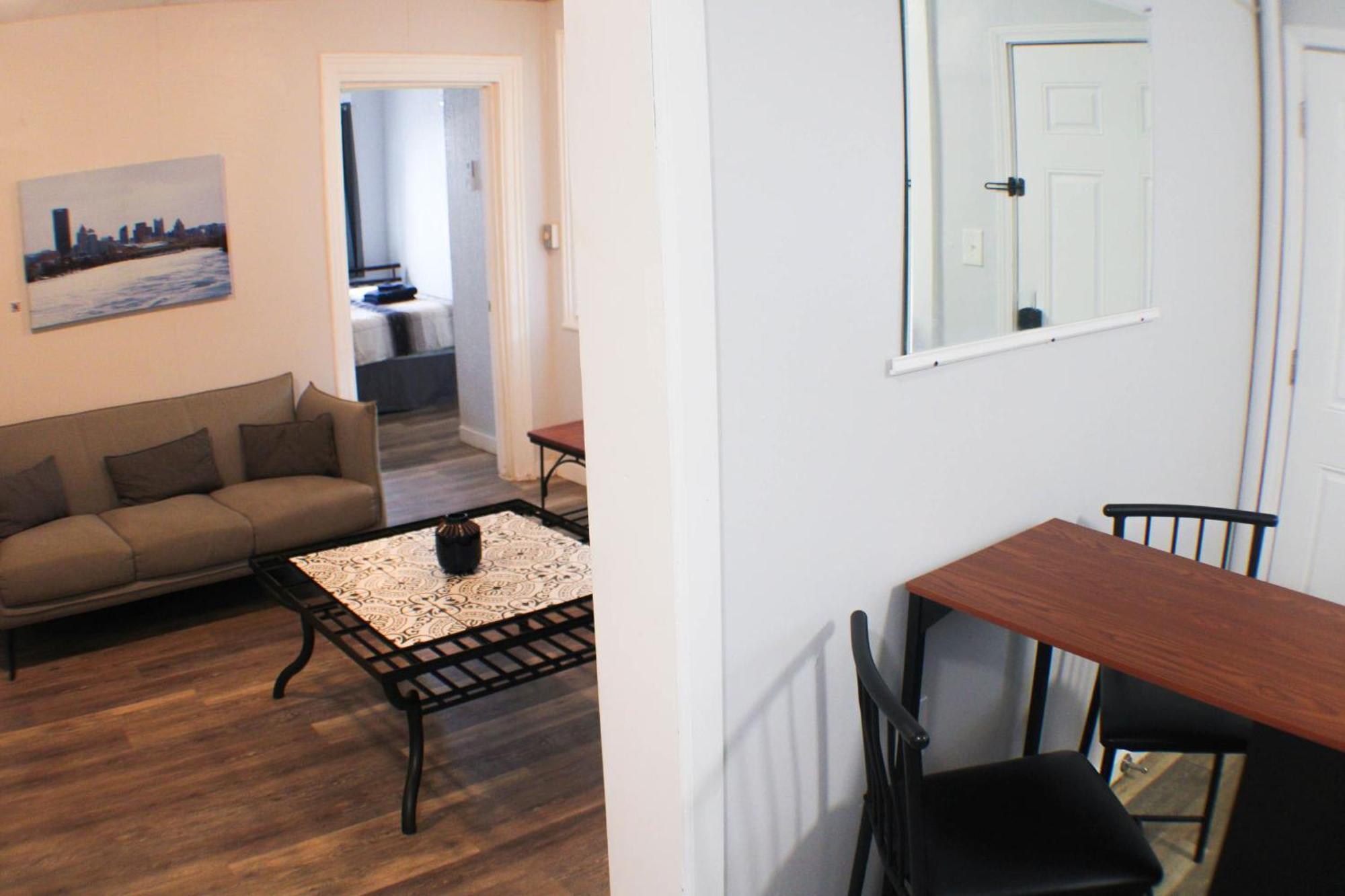 Apartment 2br - Parking - 5 Min To North Shore! *