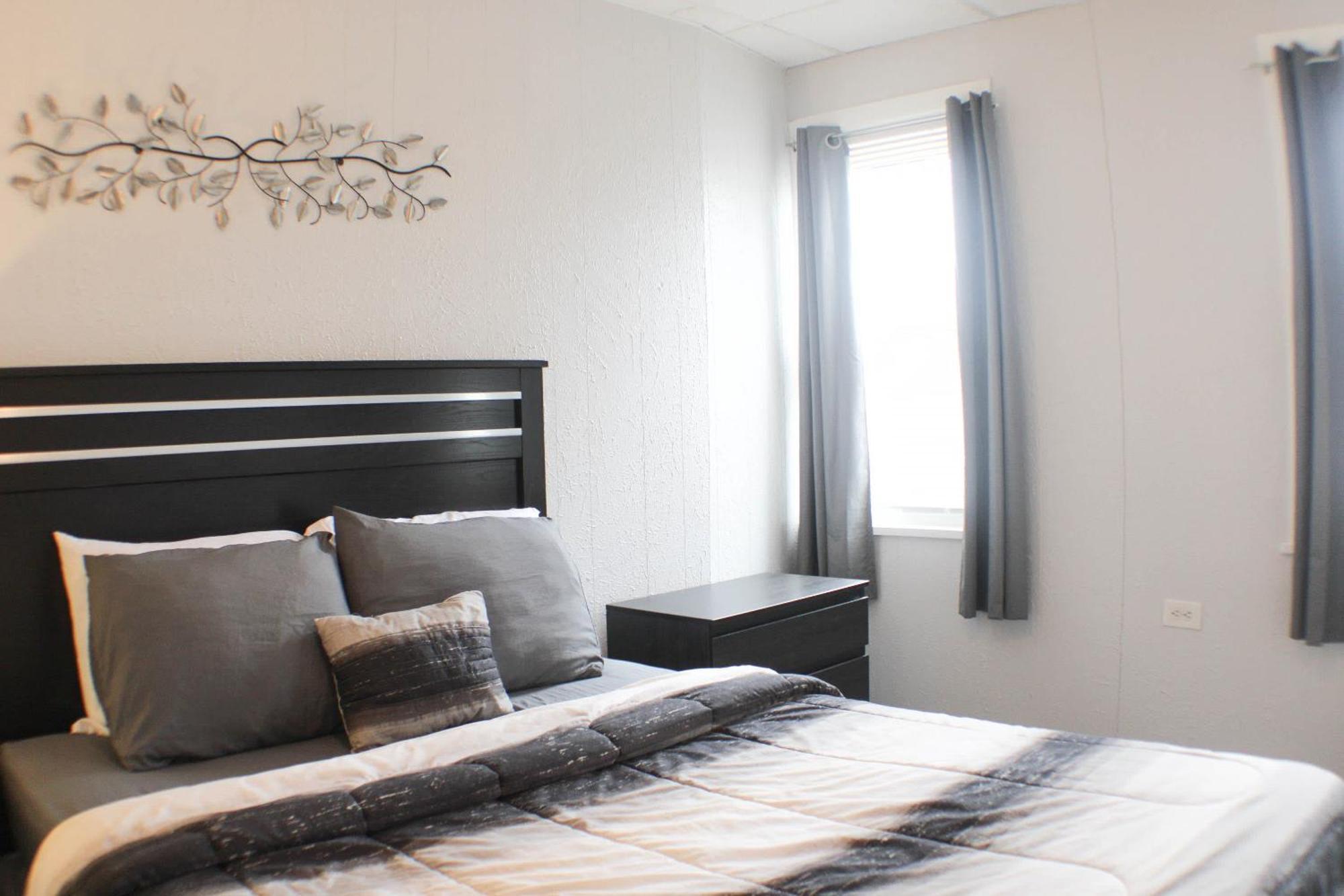 2br - Parking - 5 Min To North Shore! *