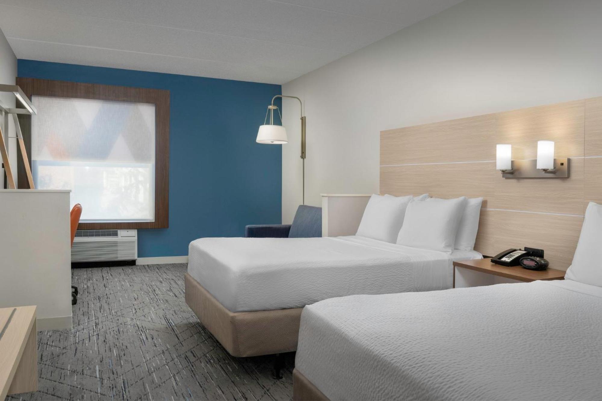 Express & North Shore By Ihg Hotel 4*