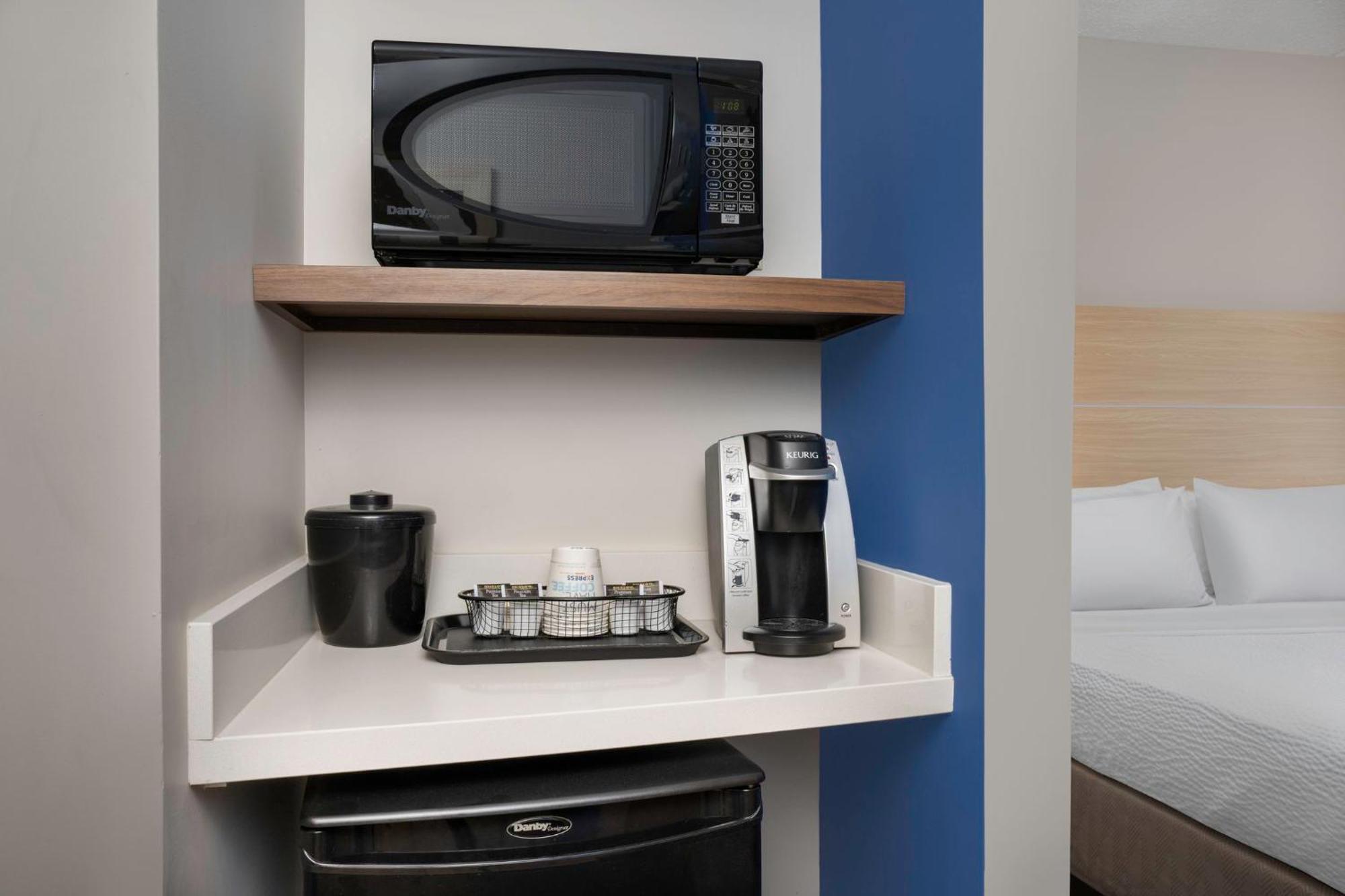 Hotel Express & North Shore By Ihg 4*
