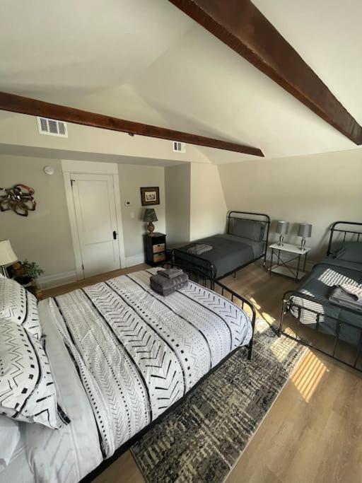 Sophisticated Elegance In Pghs Scenic Locale * Pittsburgh