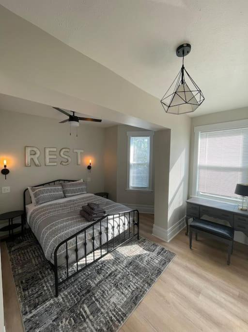 Holiday home Sophisticated Elegance In Pghs Scenic Locale *