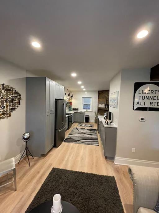 Sophisticated Elegance In Pghs Scenic Locale Holiday home