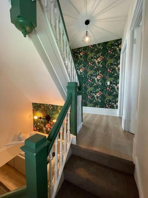 Holiday home Sophisticated Elegance In Pghs Scenic Locale *