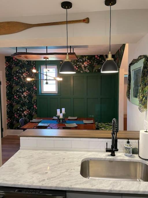 Sophisticated Elegance In Pghs Scenic Locale * Pittsburgh