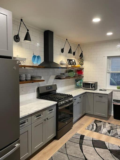 Sophisticated Elegance In Pghs Scenic Locale Holiday home Pittsburgh