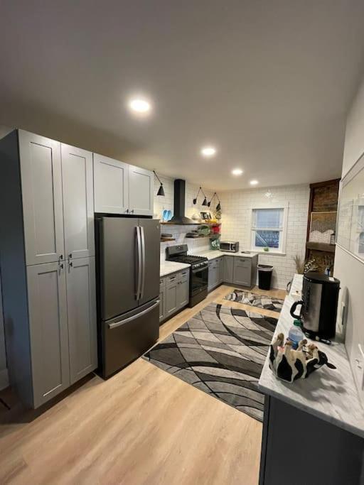 Sophisticated Elegance In Pghs Scenic Locale
