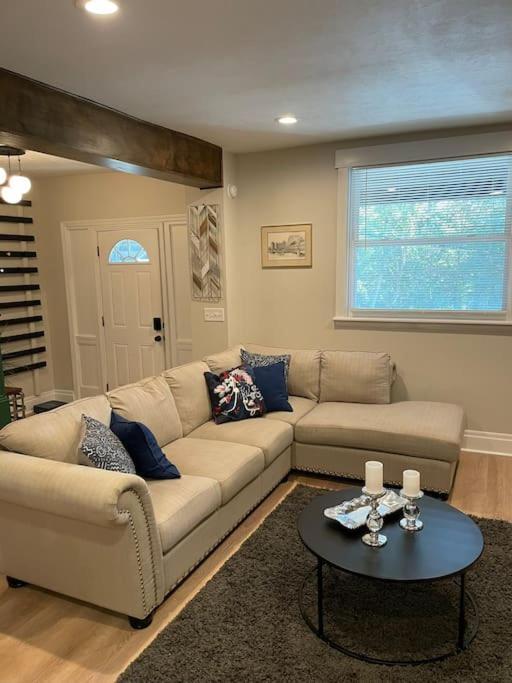 Holiday home Sophisticated Elegance In Pghs Scenic Locale Pittsburgh