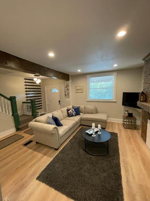 Sophisticated Elegance In Pghs Scenic Locale Holiday home