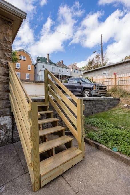 Sophisticated Elegance In Pghs Scenic Locale Pittsburgh