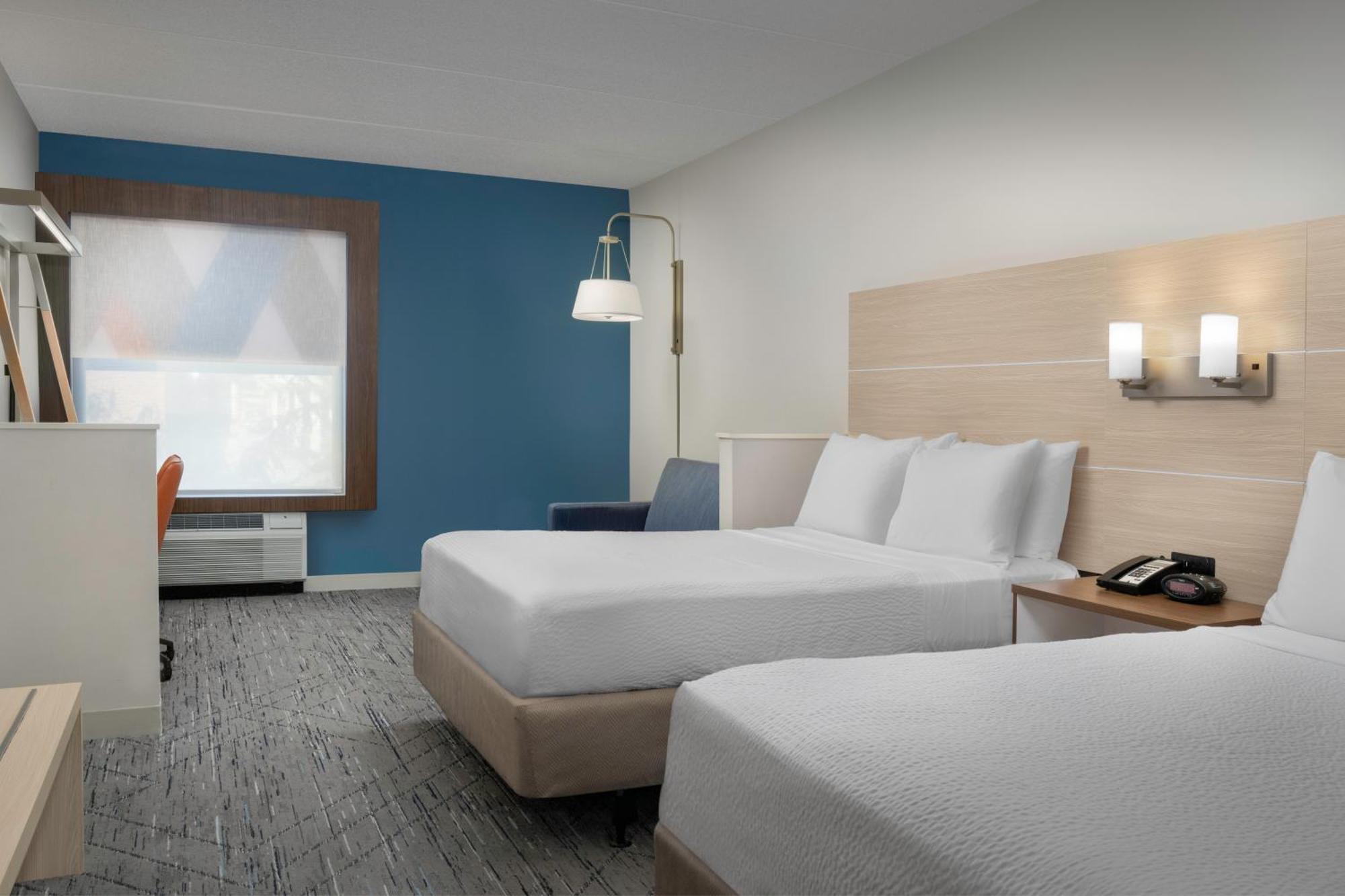 Express & North Shore By Ihg Hotel