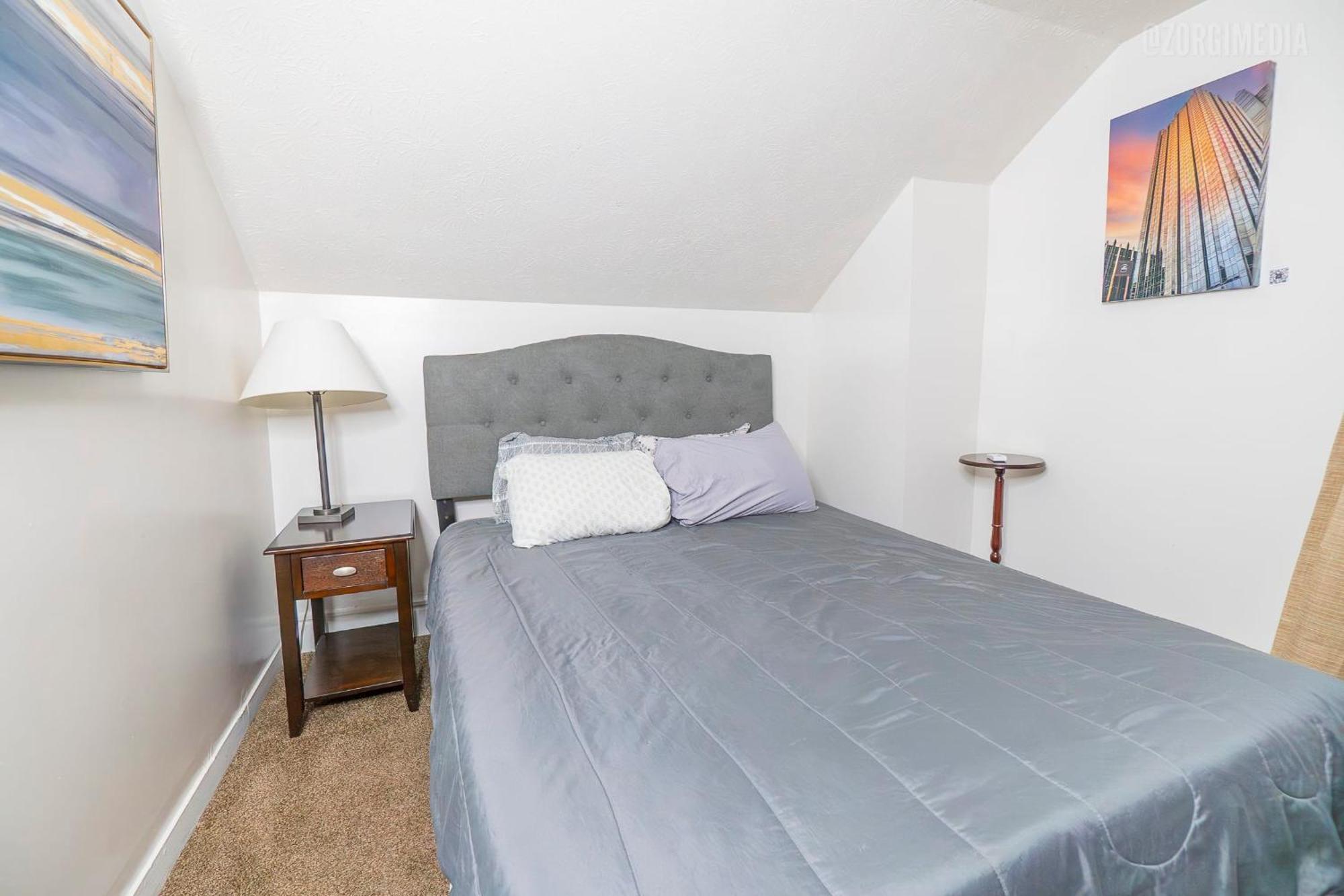 Apartment 1 Bedroom - Parking - Amazing View Nearby! *