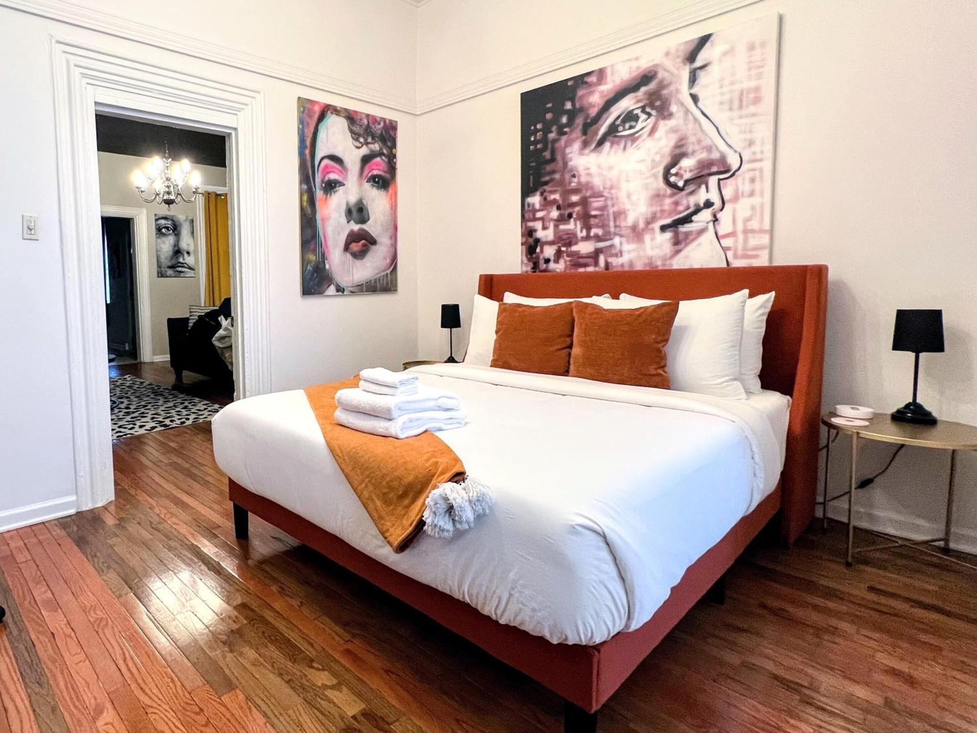 Hostwise - The Raymer - Famous Artist Home, Driveway Parking, Fire Pit *
