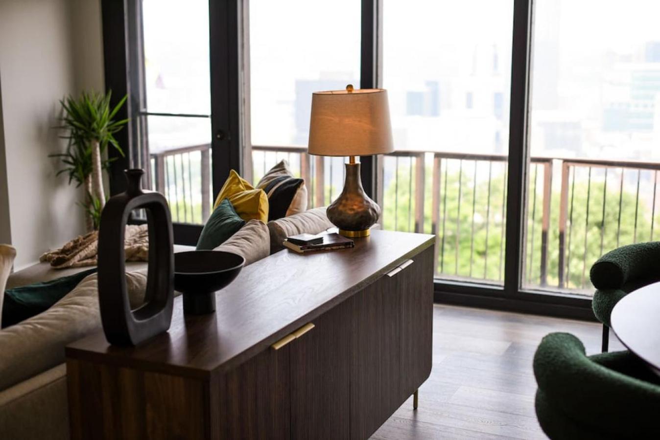 The Grandview Penthouse - Sweeping Views Apartment *