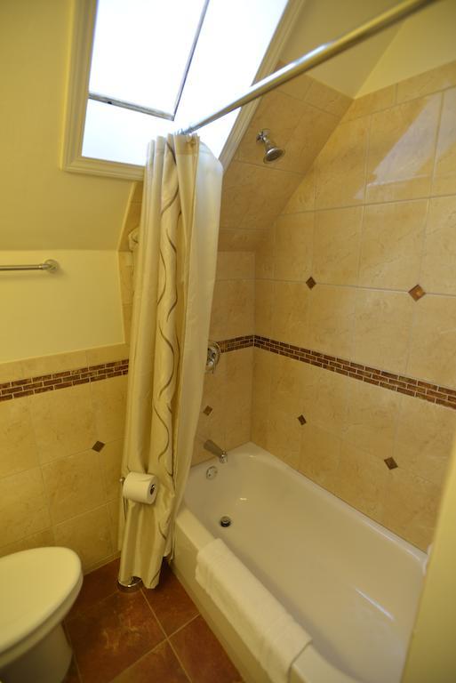 Friendship Suites Hotel 3*