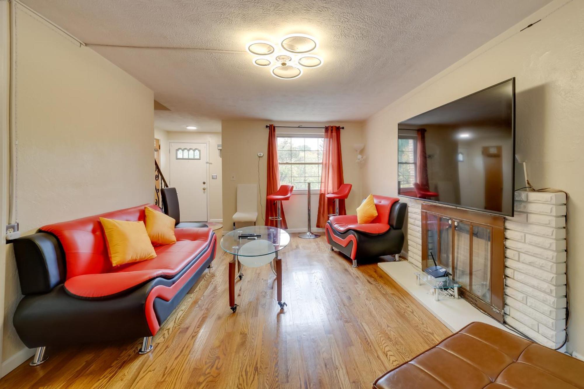 Cute With Patio About 7 Mi To Dtwn Holiday home Pittsburgh