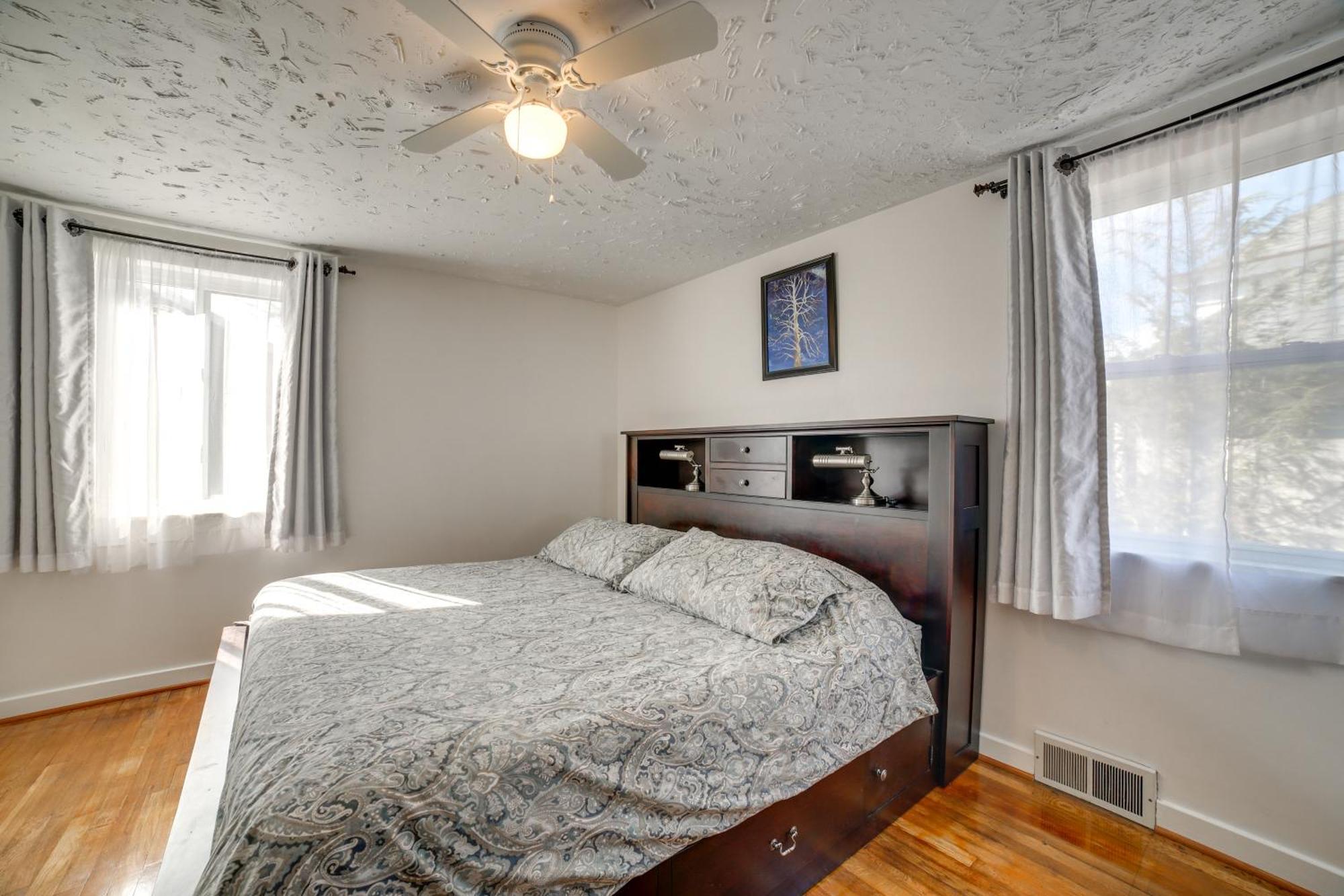 Townhome About 5 Miles To Market Square Holiday home *