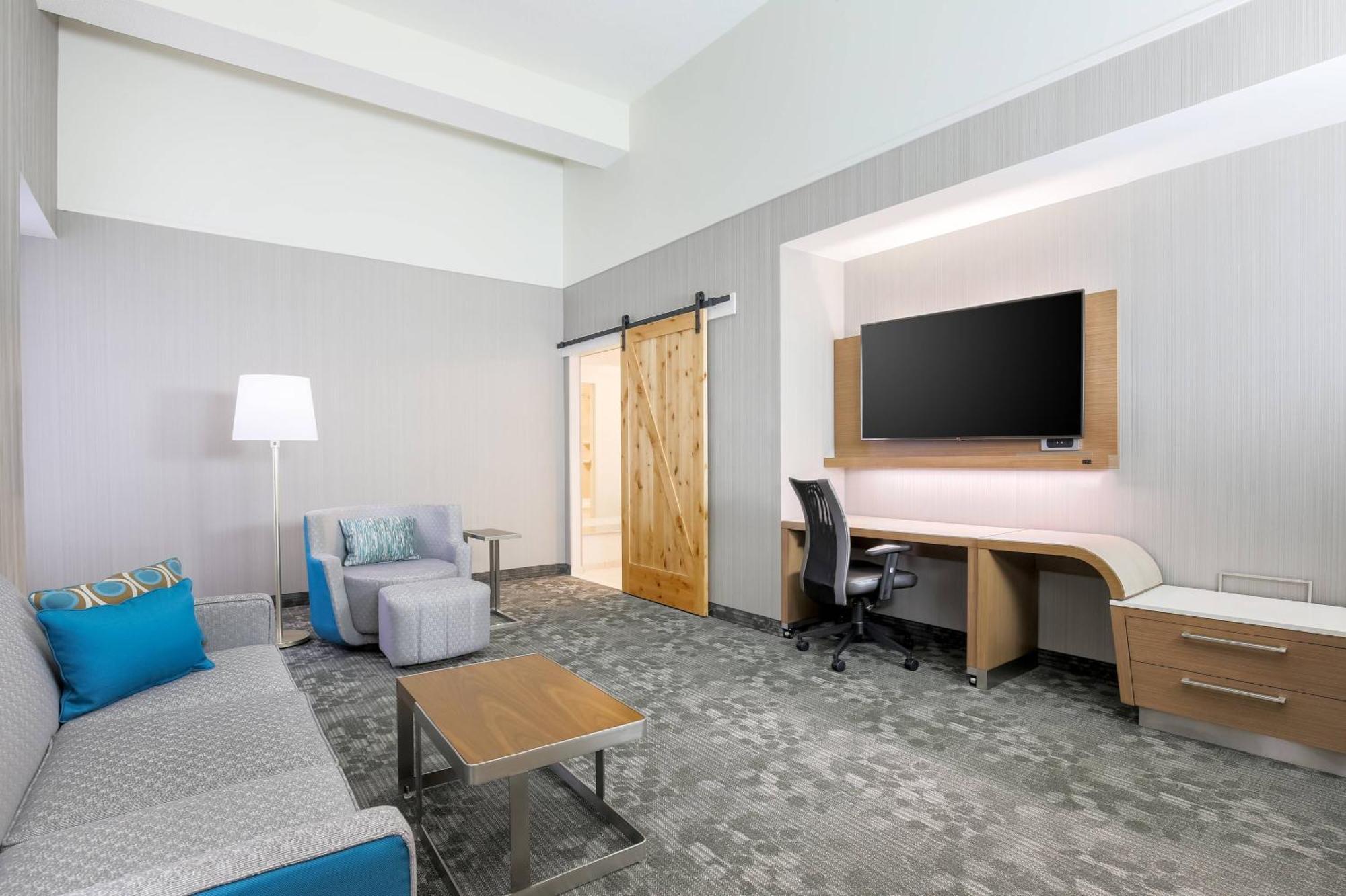 Courtyard By Marriott Downtown 4*