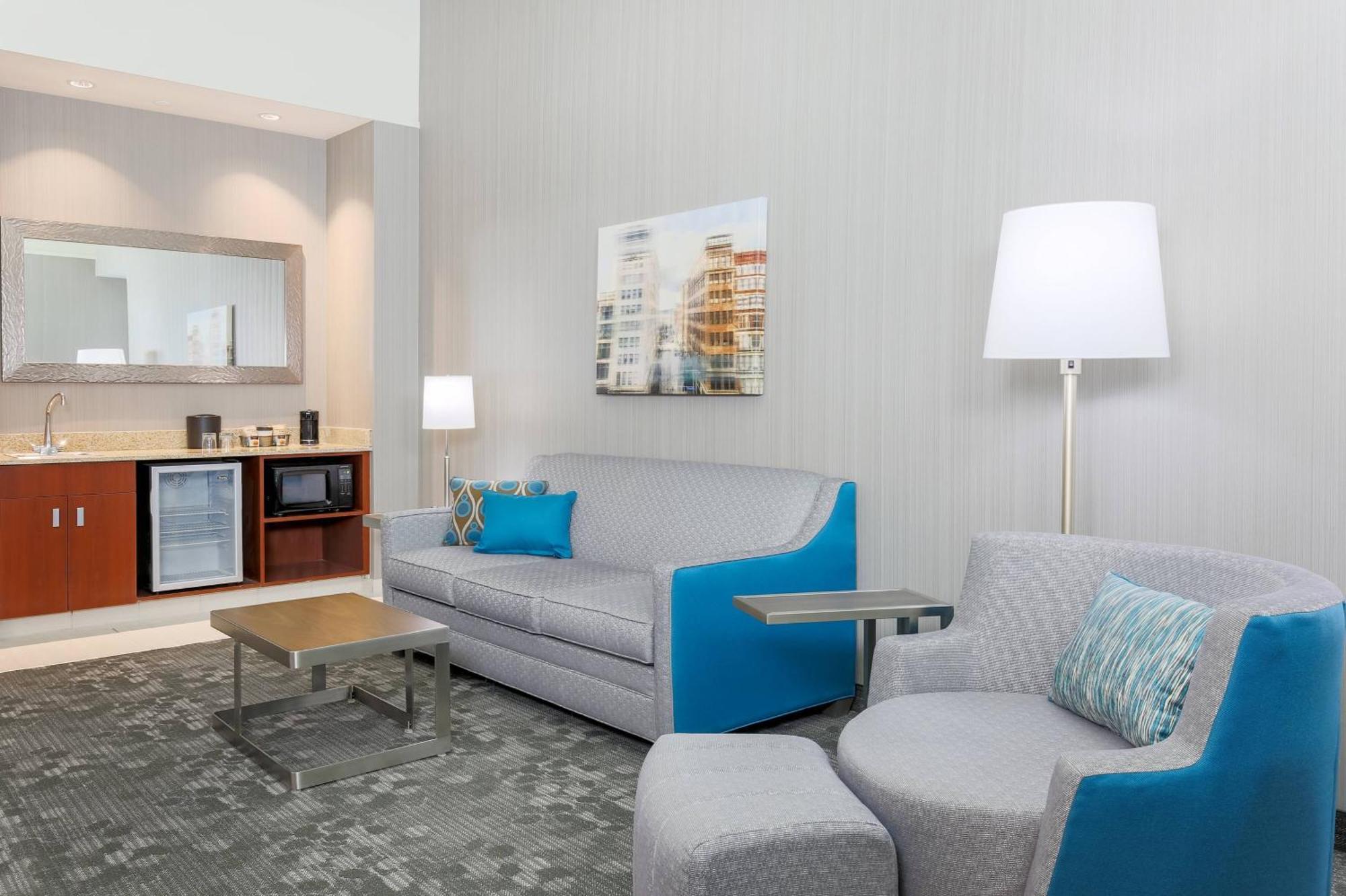 Courtyard By Marriott Downtown