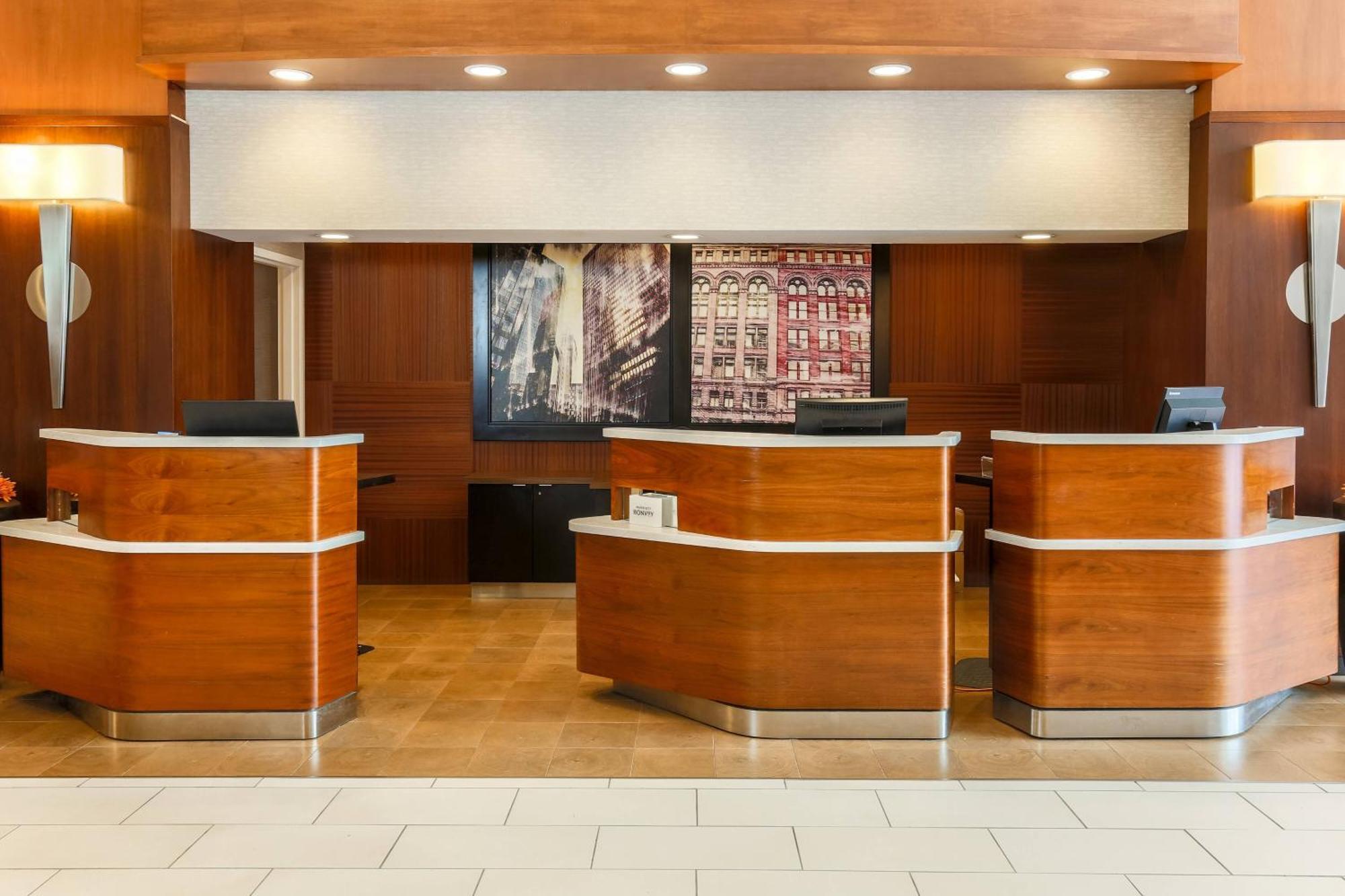 Courtyard By Marriott Downtown Hotel 4*