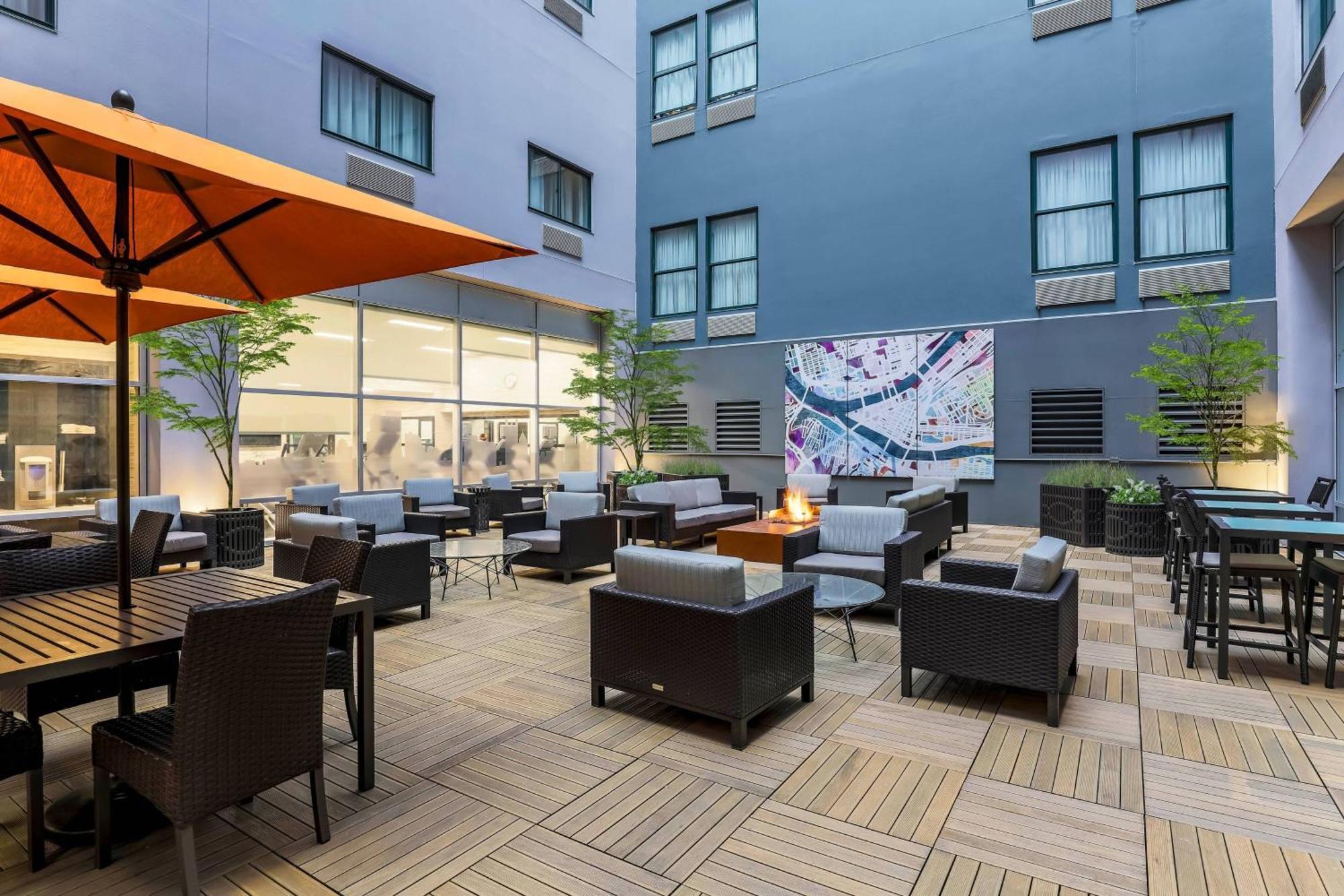 Courtyard By Marriott Downtown Pittsburgh