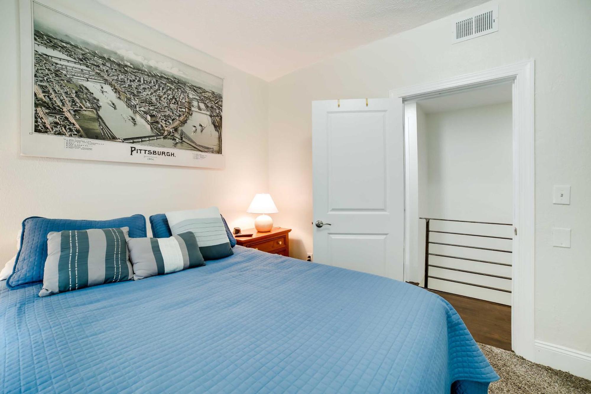 Pet-friendly - 100 Feet To Walnut Street Holiday home Pittsburgh