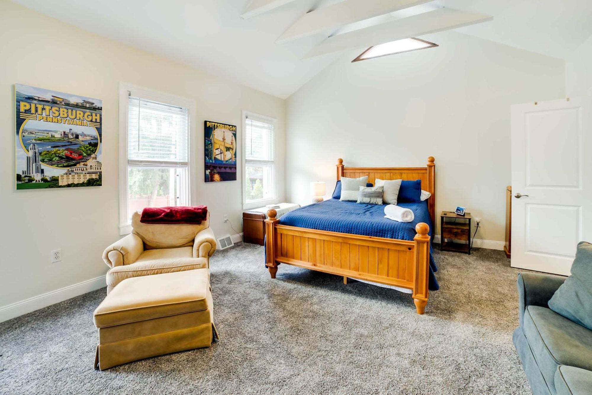 Pet-friendly - 100 Feet To Walnut Street