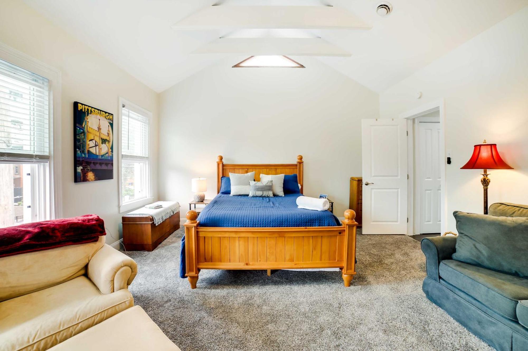 Pet-friendly - 100 Feet To Walnut Street Holiday home