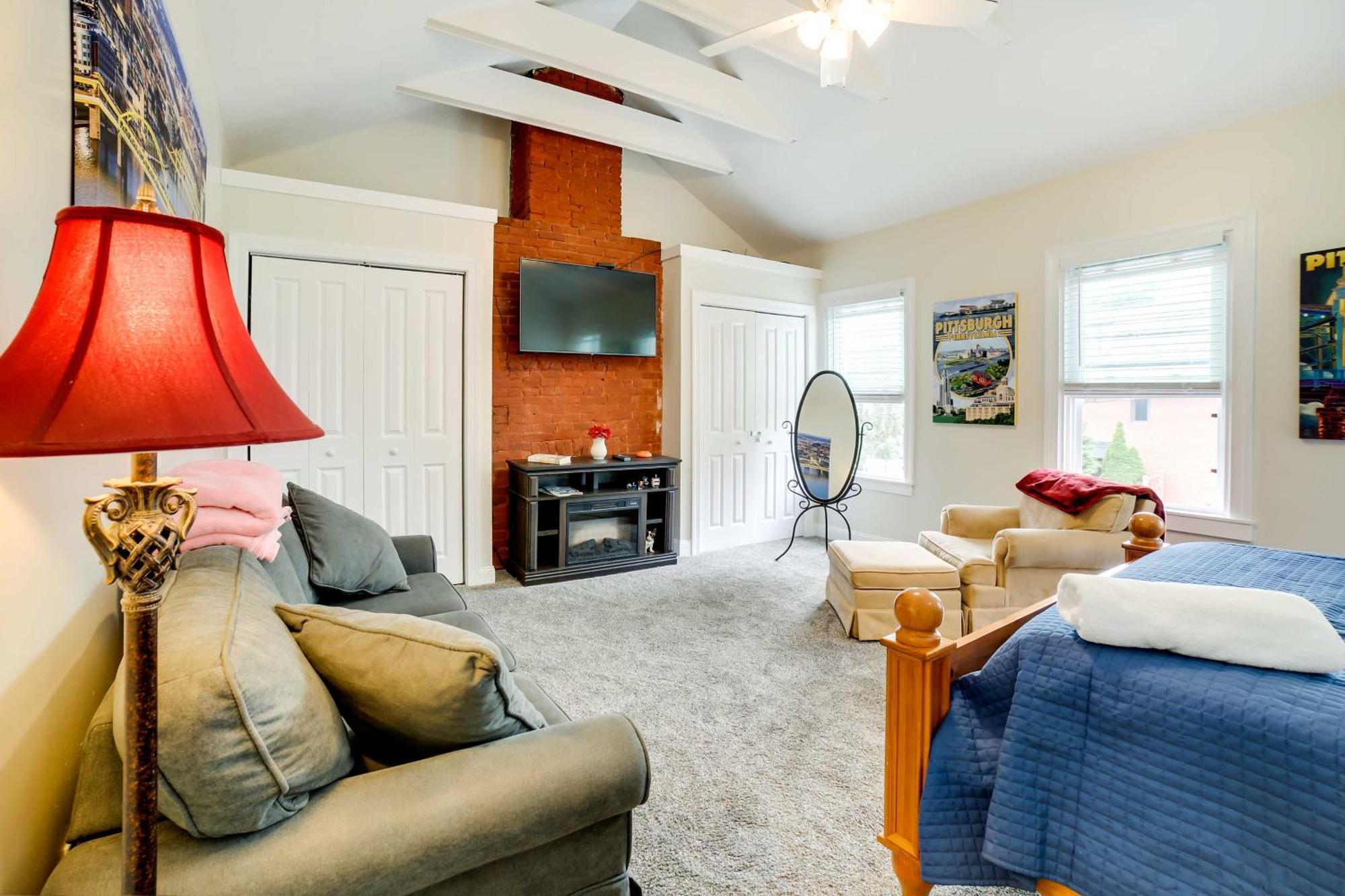 Pet-friendly - 100 Feet To Walnut Street *