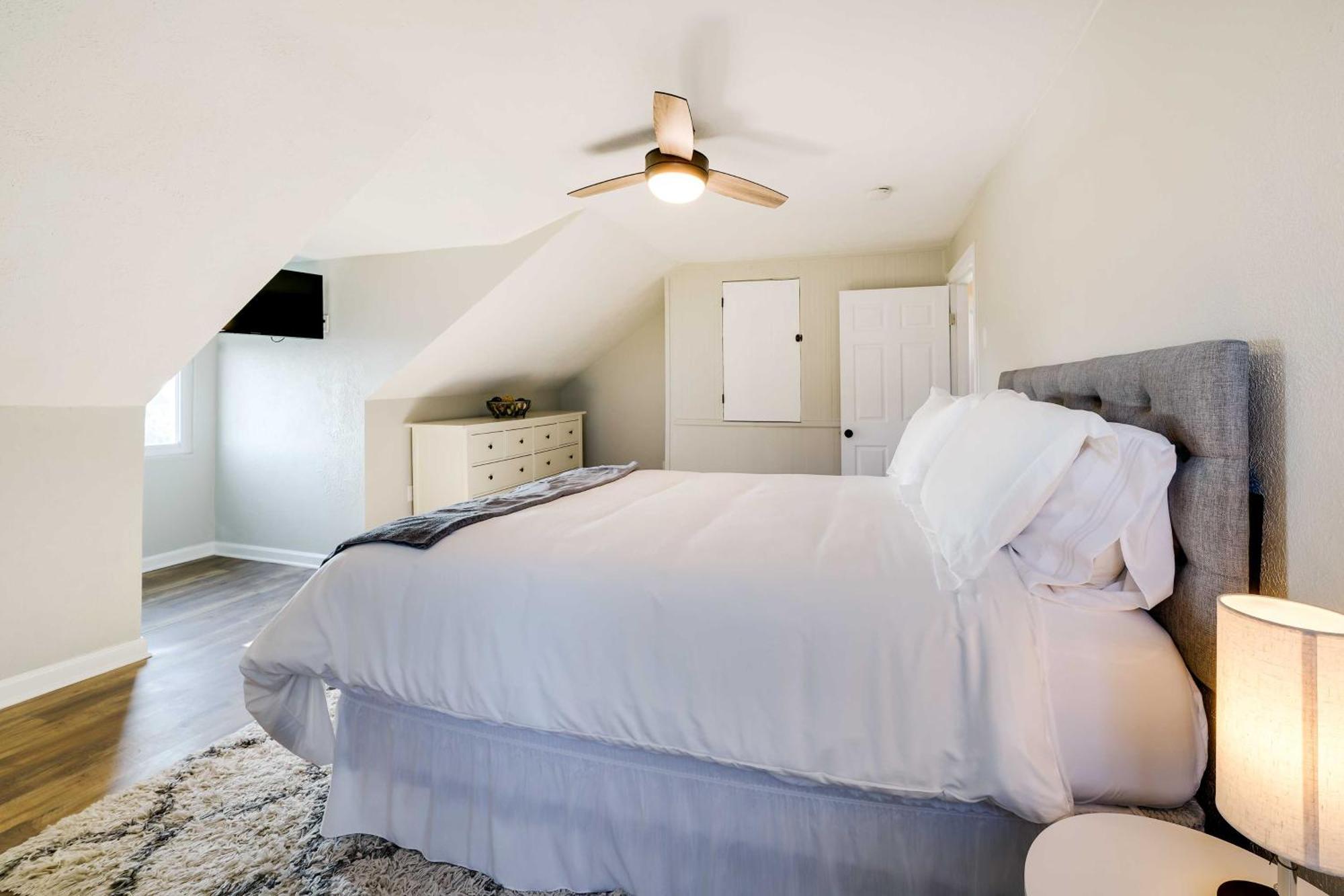 Bright Apt, Walk To Grandview Ave! *