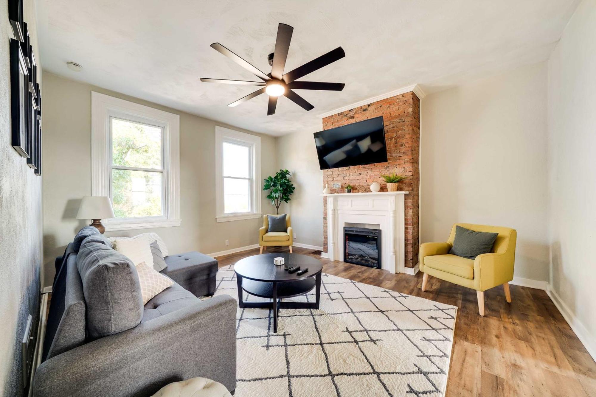 Bright Apt, Walk To Grandview Ave!
