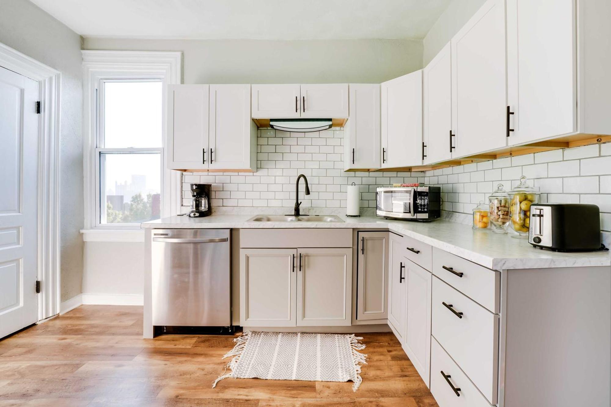 Bright Apt, Walk To Grandview Ave! Apartment *