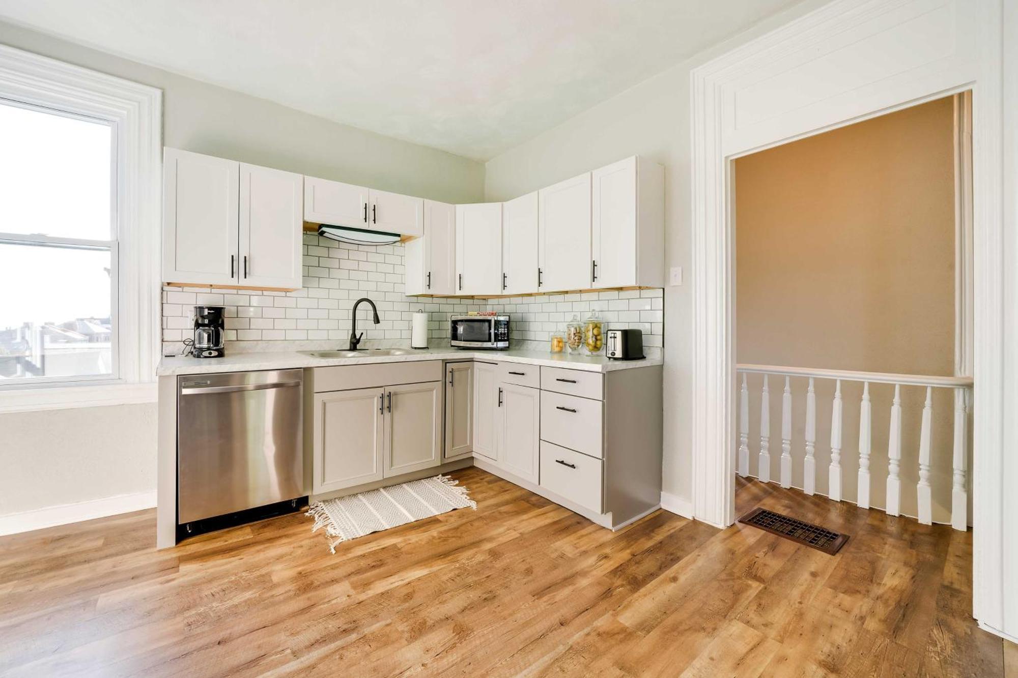 Bright Apt, Walk To Grandview Ave! *