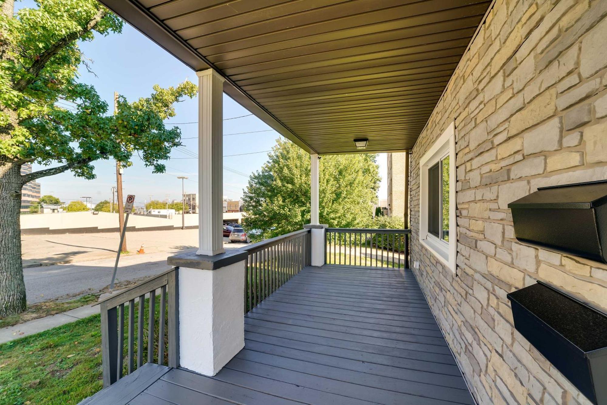 Bright Apt, Walk To Grandview Ave! Apartment
