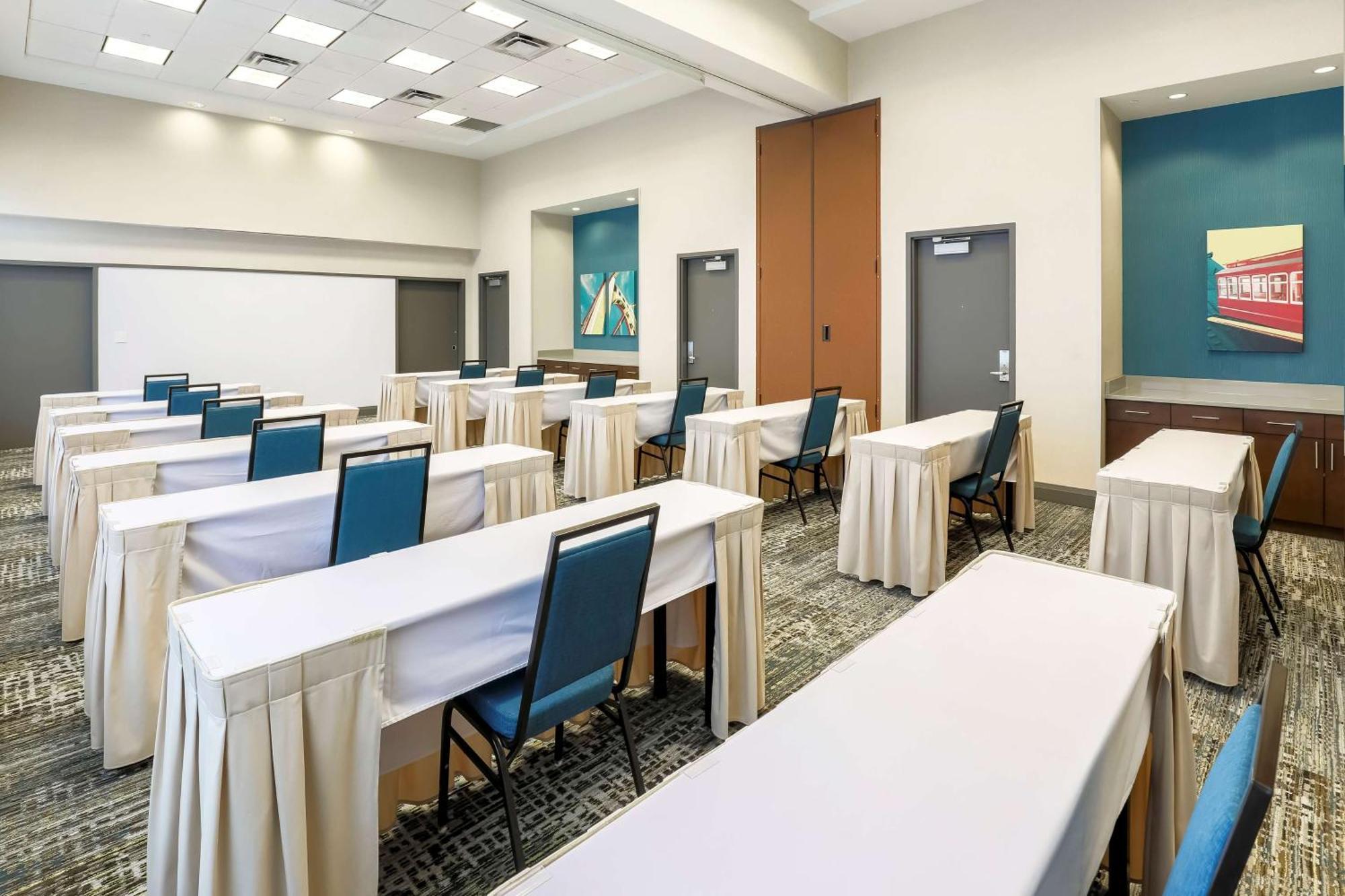 Hampton & Downtown Hotel 3*