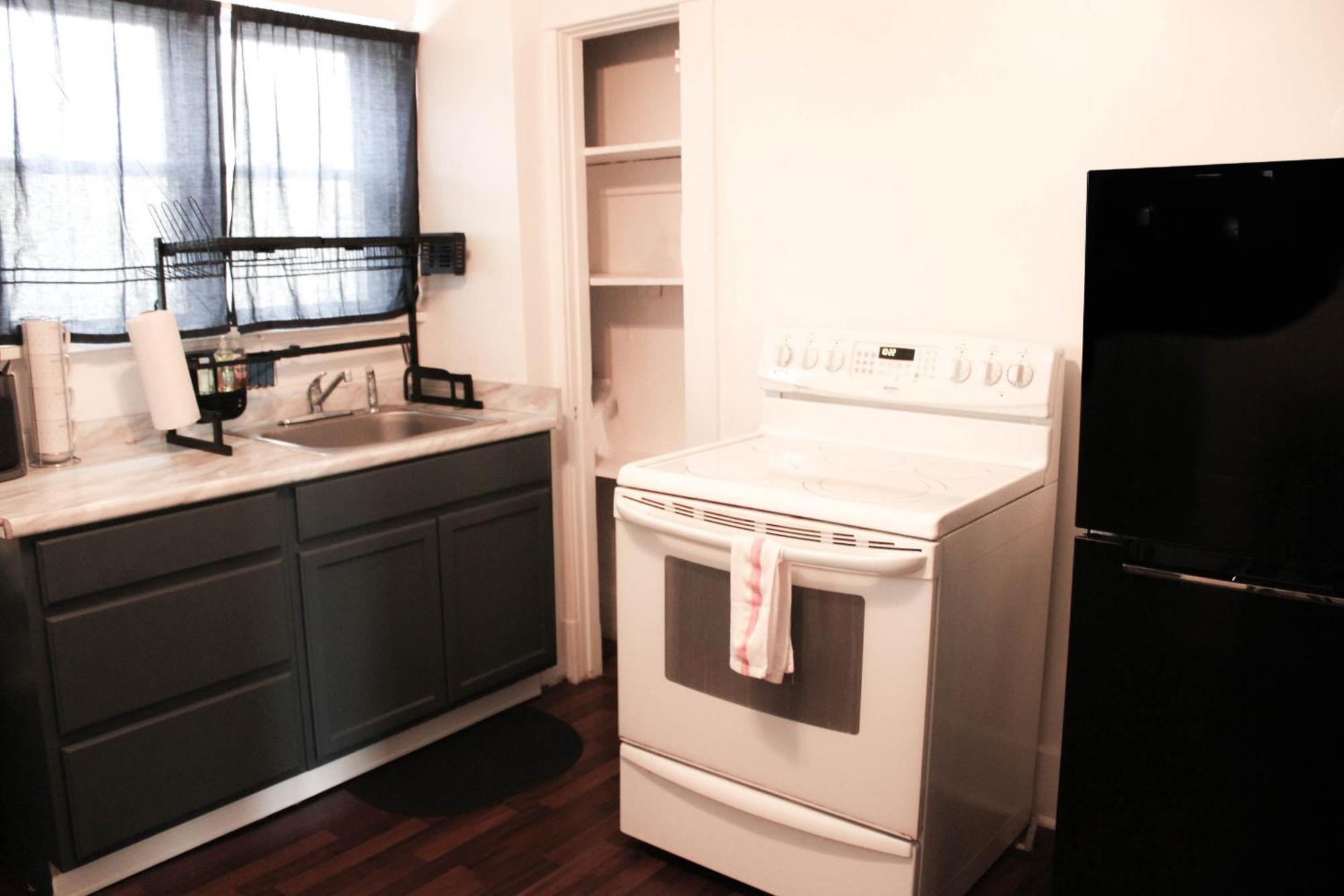 Comfy And Spacious 3 Bedroom - Easy Access *