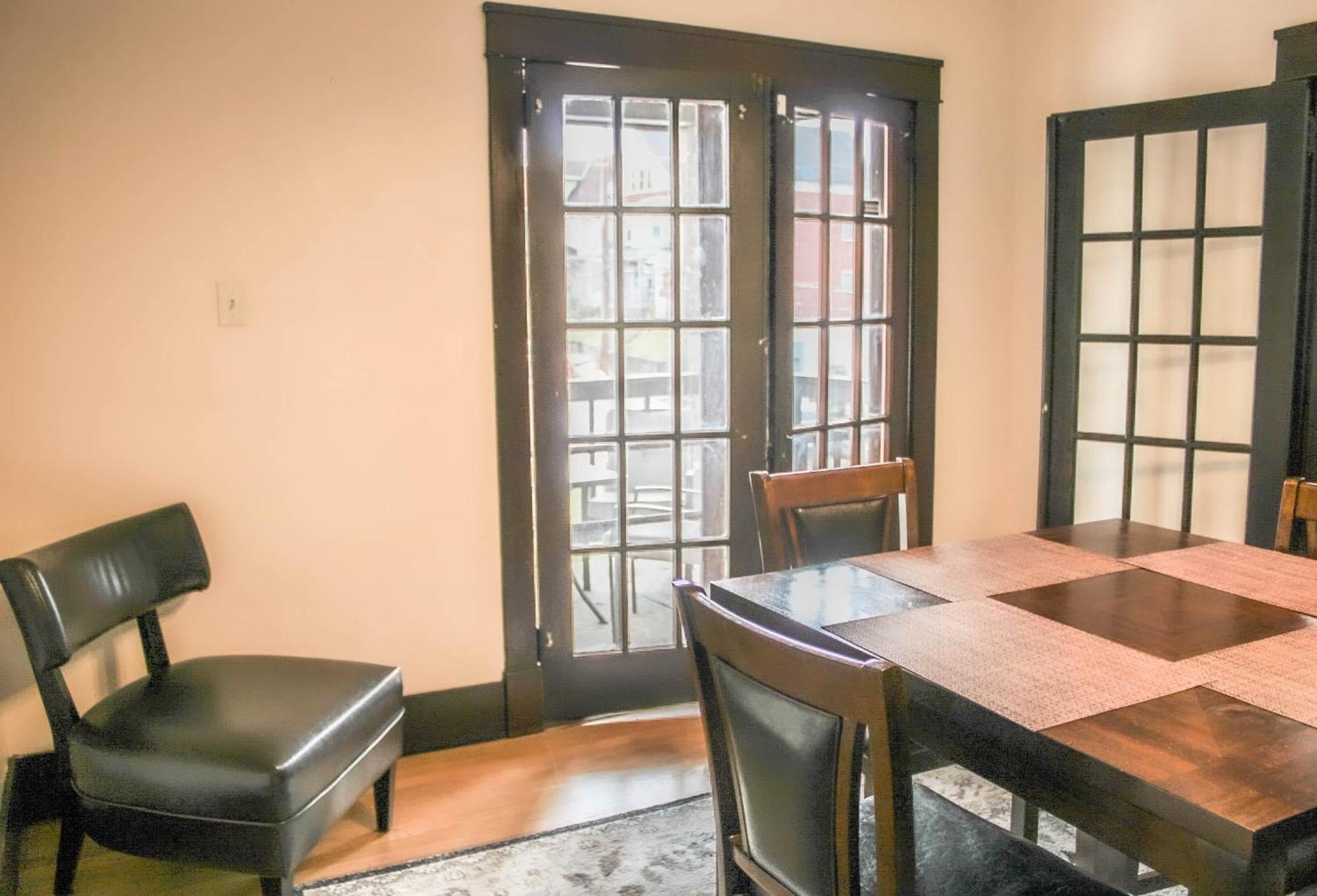 Apartment Comfy And Spacious 3 Bedroom - Easy Access *