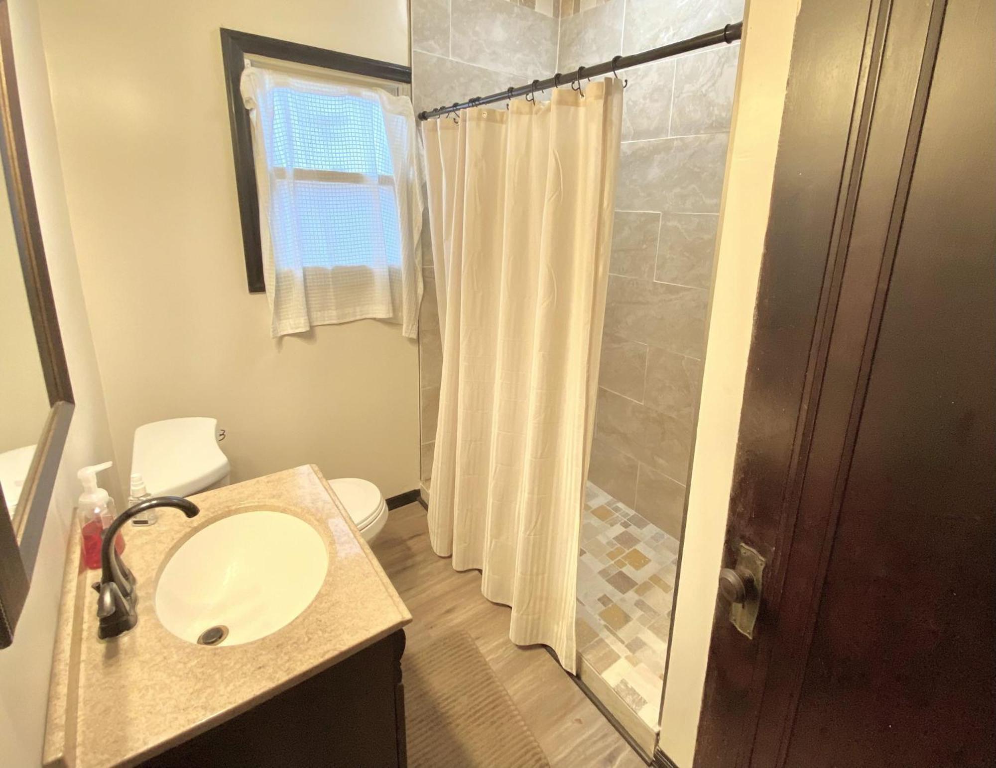 Comfy And Spacious 3 Bedroom - Easy Access Pittsburgh