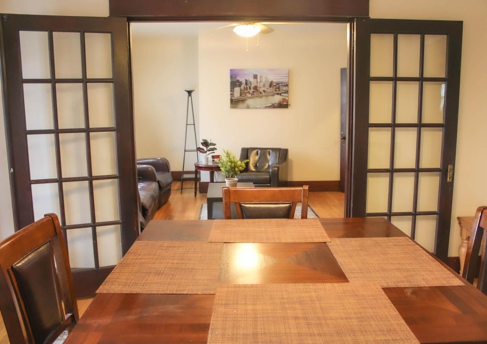 Comfy And Spacious 3 Bedroom - Easy Access *