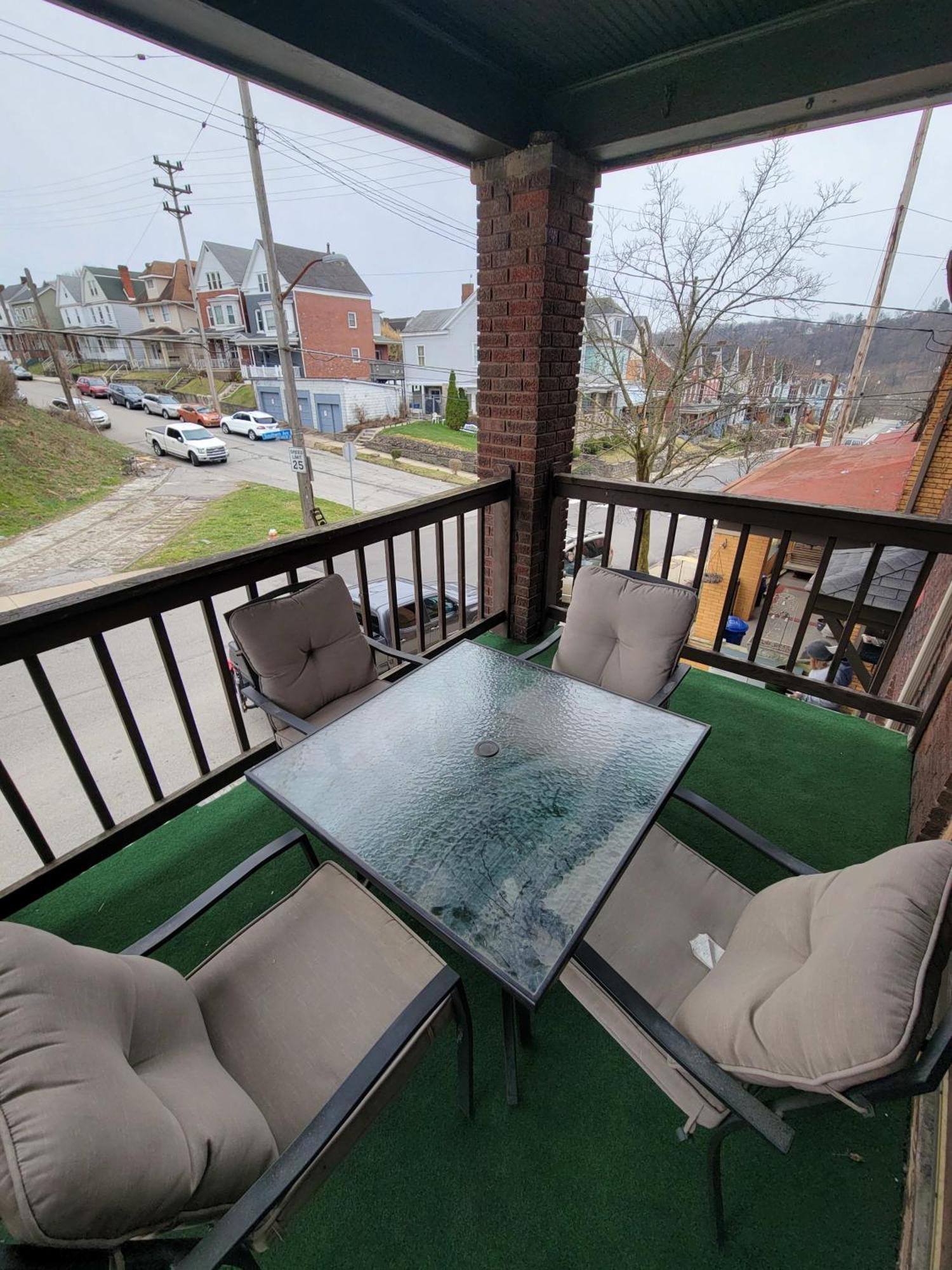 Comfy And Spacious 3 Bedroom - Easy Access *