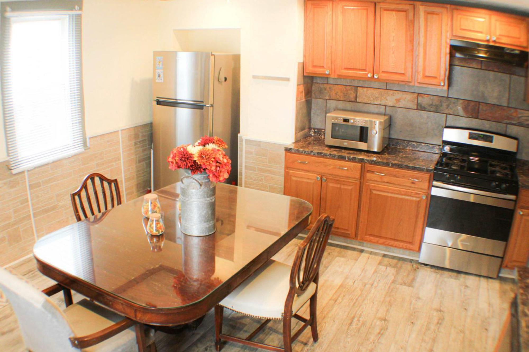 Comfortable - Pittsburgh's Little Italy Apartment Pittsburgh