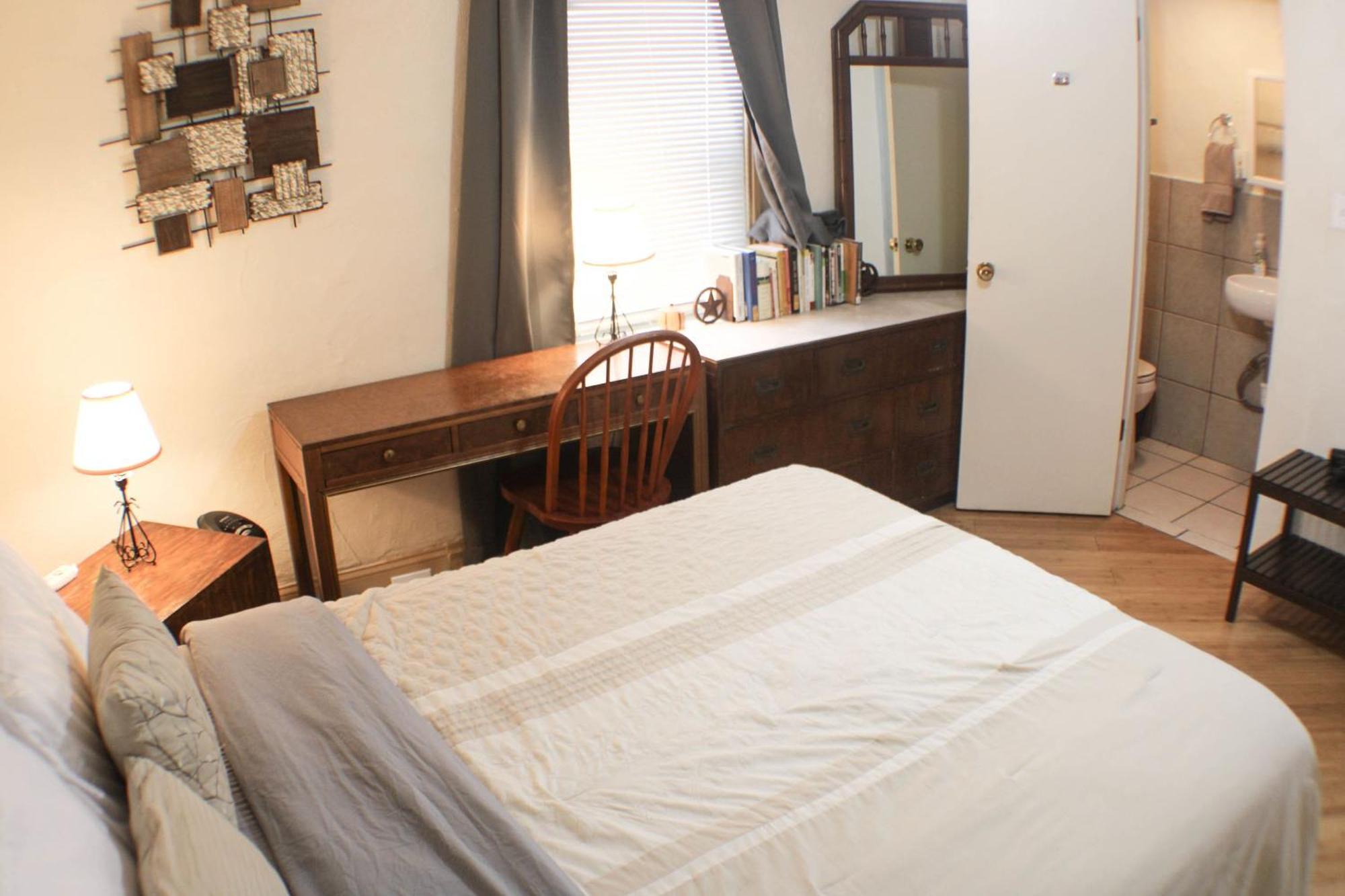 Comfortable - Pittsburgh's Little Italy Apartment *