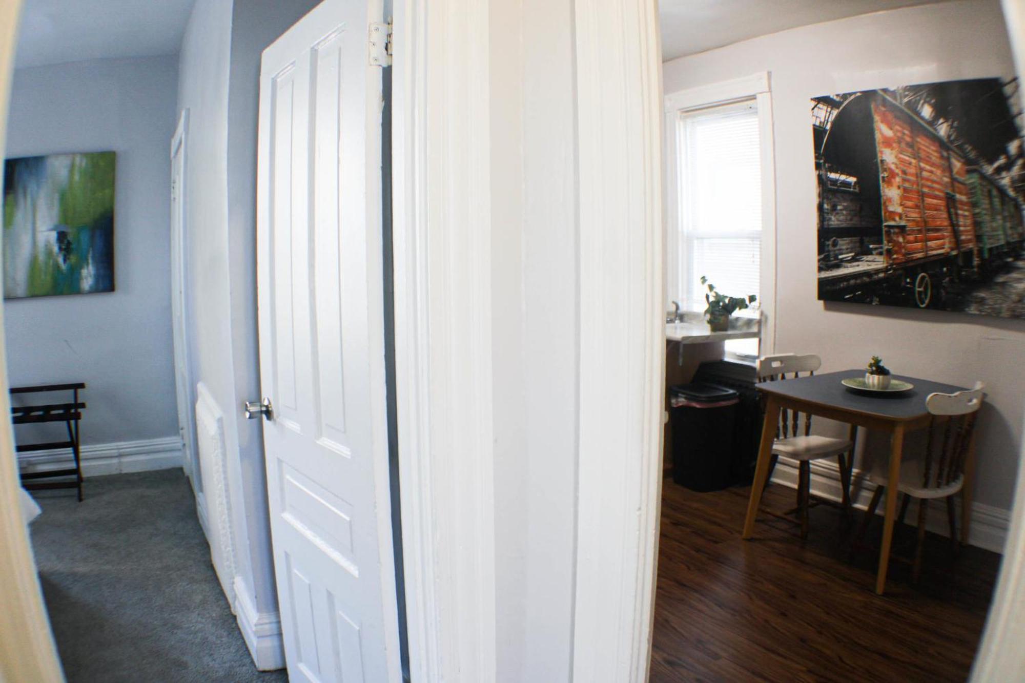 3 Bedroom - Off Street Parking - Amazing View Nearby * Pittsburgh