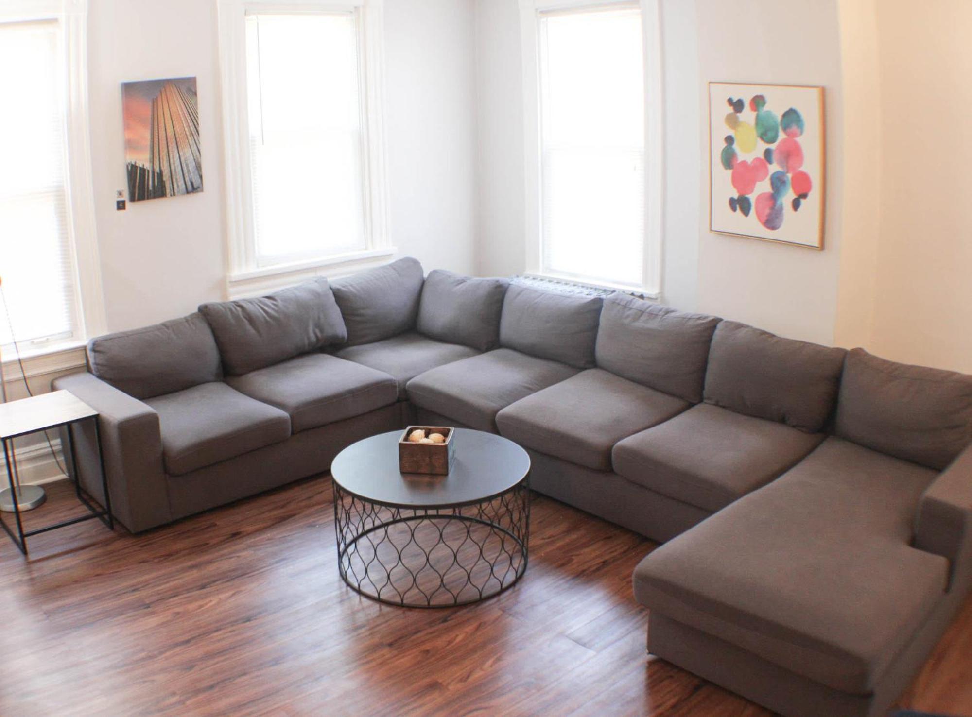 3 Bedroom - Off Street Parking - Amazing View Nearby Apartment