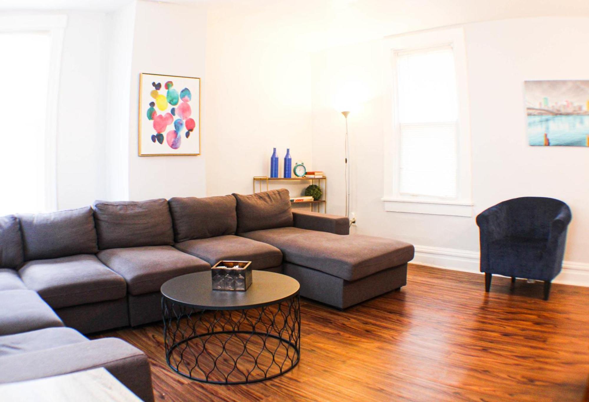 3 Bedroom - Off Street Parking - Amazing View Nearby *