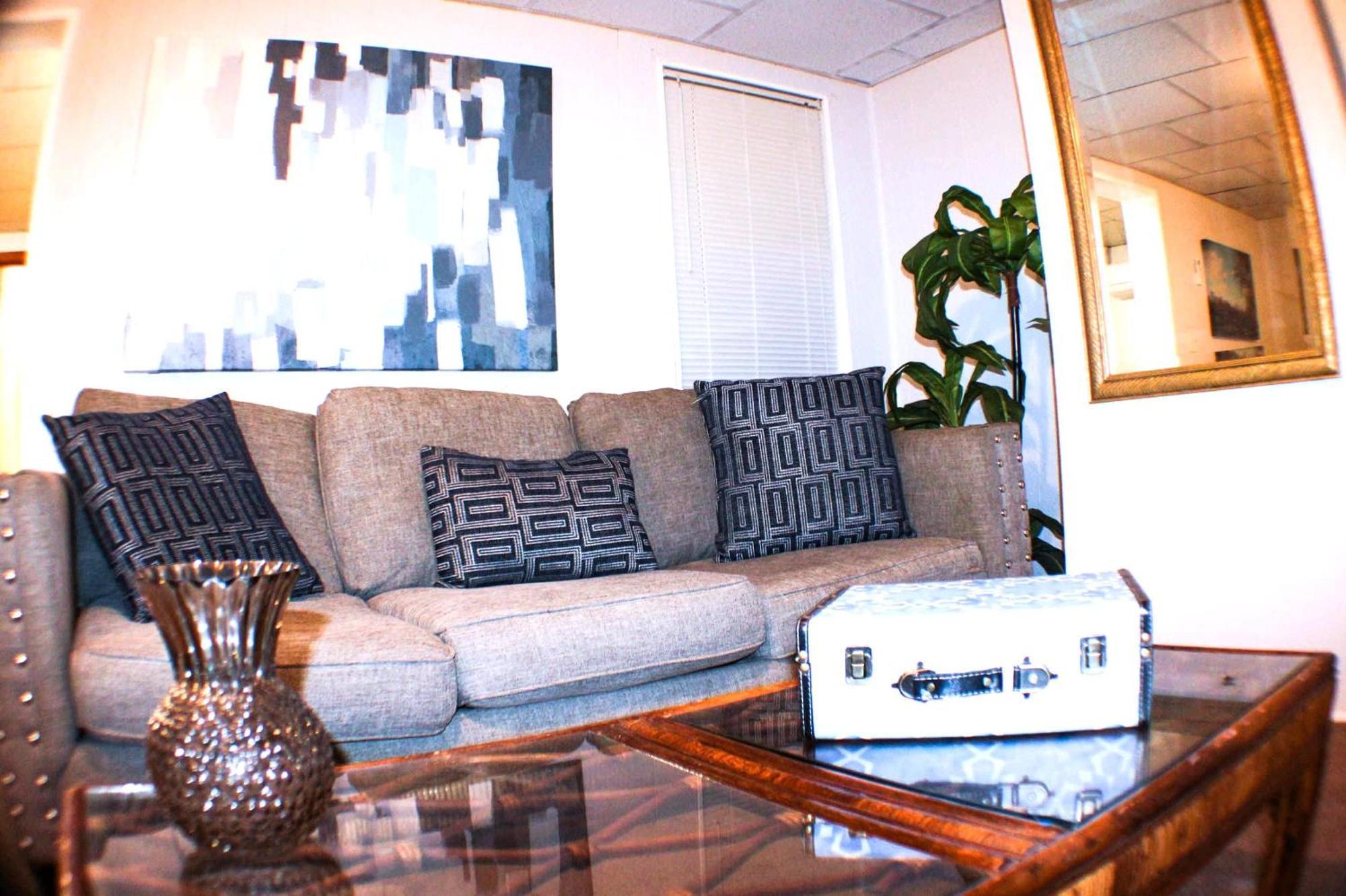 California Ave - 2 Bedroom - Away From Home! Apartment