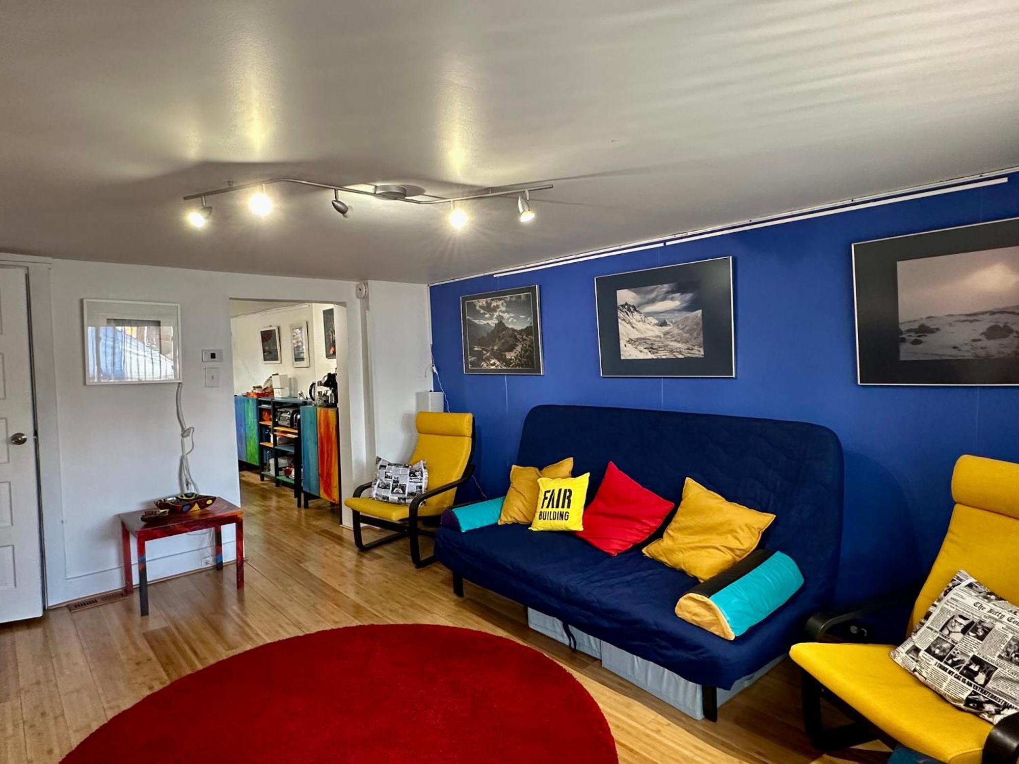 Unique Artsy 2 Bdrm 1.5 Mi From Downtown