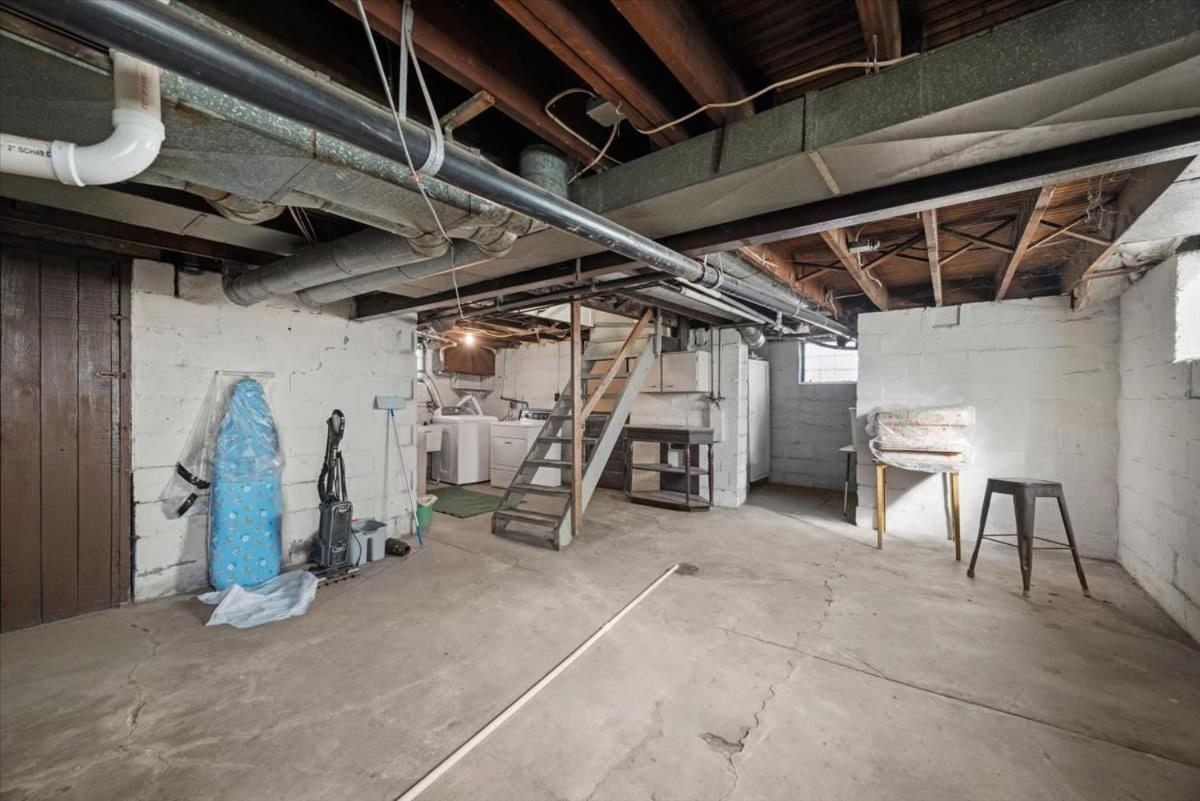 Light-bright With Craftsman Character And Views *